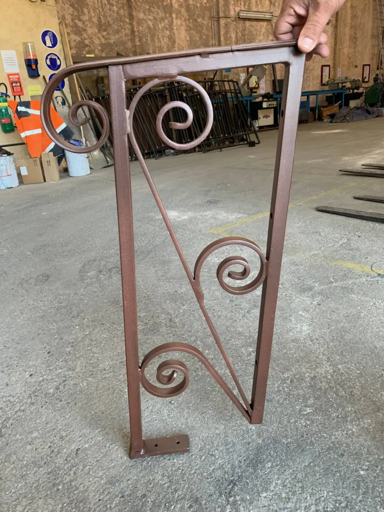 FABRICATION GARDE CORPS SUR MESURE FER FORGE PEINTURE ANTI ROUILLE  REGION PACA  BDR