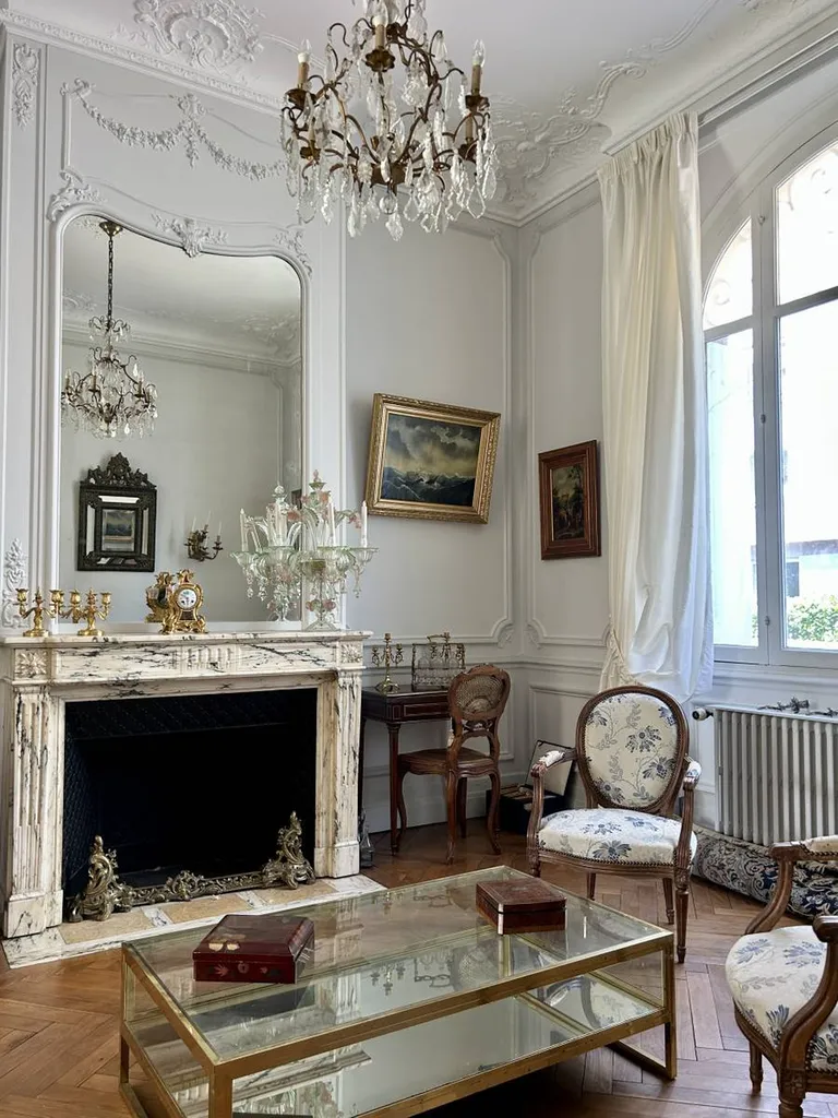 Acheter une Maison Bourgeoise  à BORDEAUX  Chateau Labottière /Jardin Public  proche Barrière du Medoc Double Garage Jardin Piscinable sous-sol 100M2 Prestations anciennes