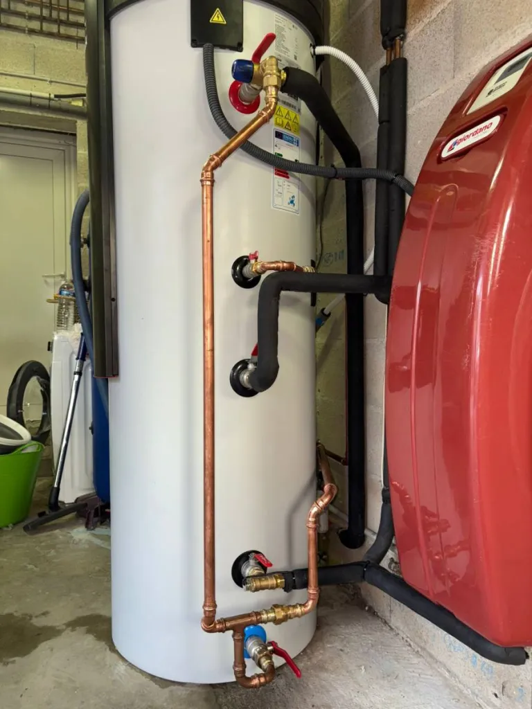 Ballon thermodynamique YACK 270L avec échangeur solaire au Rove.