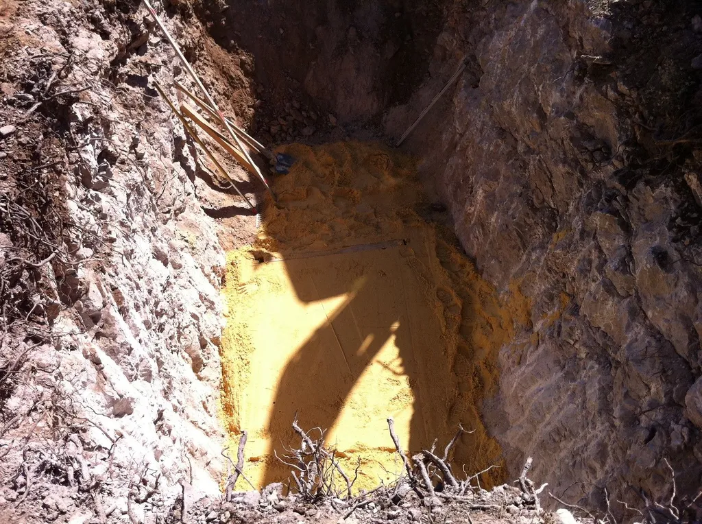 Fond de fouille avant installation de micro station, Camargue
