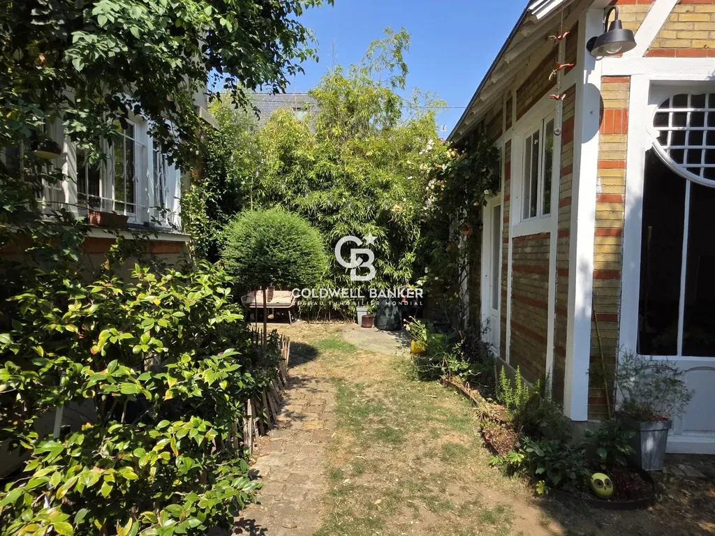 Jardin et dépendance en briques, maison indépendante à acheter au Mans