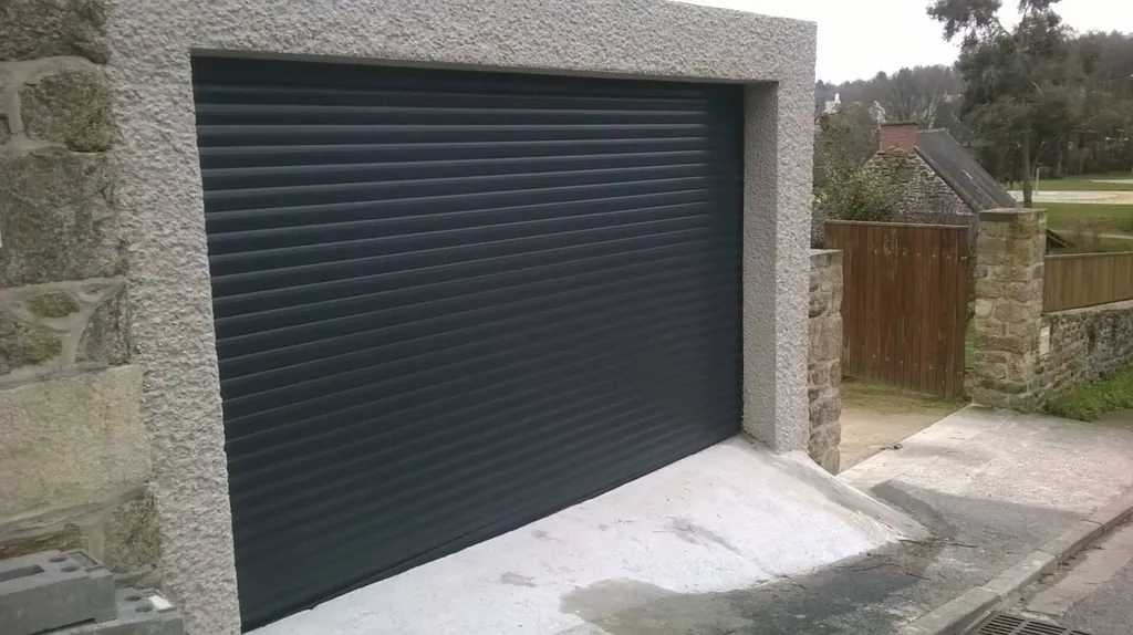 Installation de portes de garage dans les Monts d'Or près de Lyon