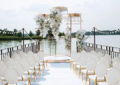 VOTRE WEDDING PLANNER PROFESSIONNELLE VOUS CONSEILLE SUR LE CHOIX DE VOS PRESTATAIRES POUR ORGANISER UN MARIAGE INTIMISTE AMBIANCE BORD DE PLAGE ENTRE BORDEAUX ET LA ROCHELLE
