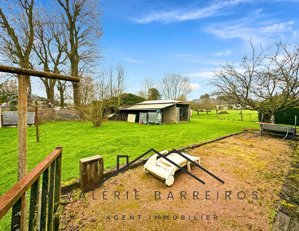 A vendre pavillon traditionnel de 194 m² habitables édifié sur 1800 m² de jardin sur la commune de LA HARENGERE 27370