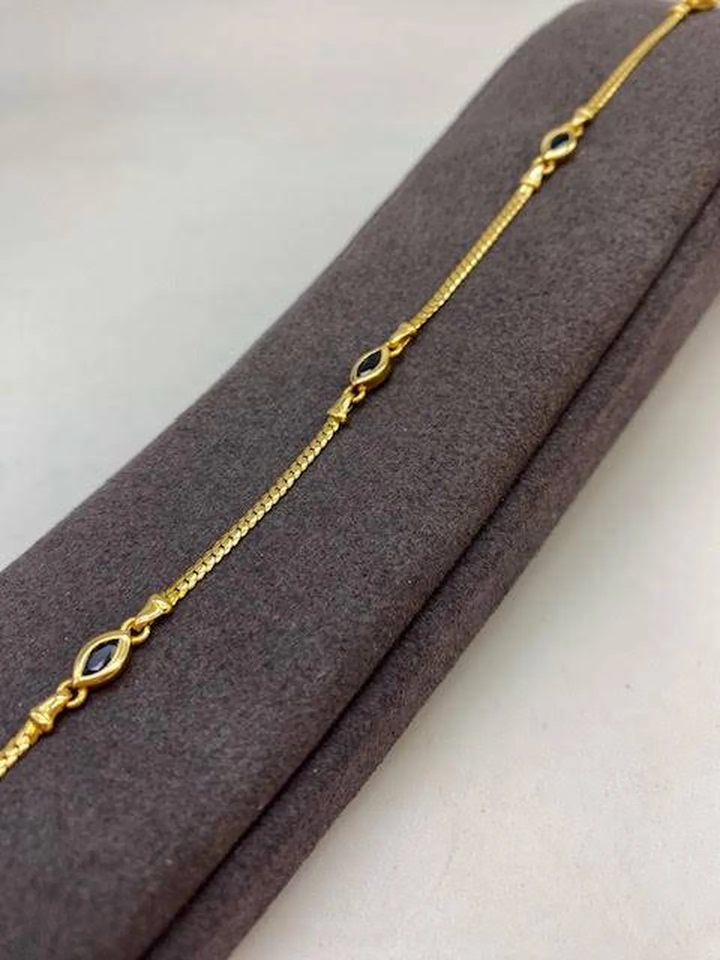 L'Essence de la Beauté: Bracelet en Or 750 avec Saphirs chez Or Ligne