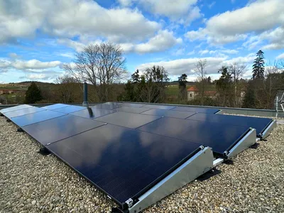 Installation photovoltaïque de 9kWc sur toiture plate avec batterie virtuelle par 3 Baies à Pomeys dans le Rhône (69)