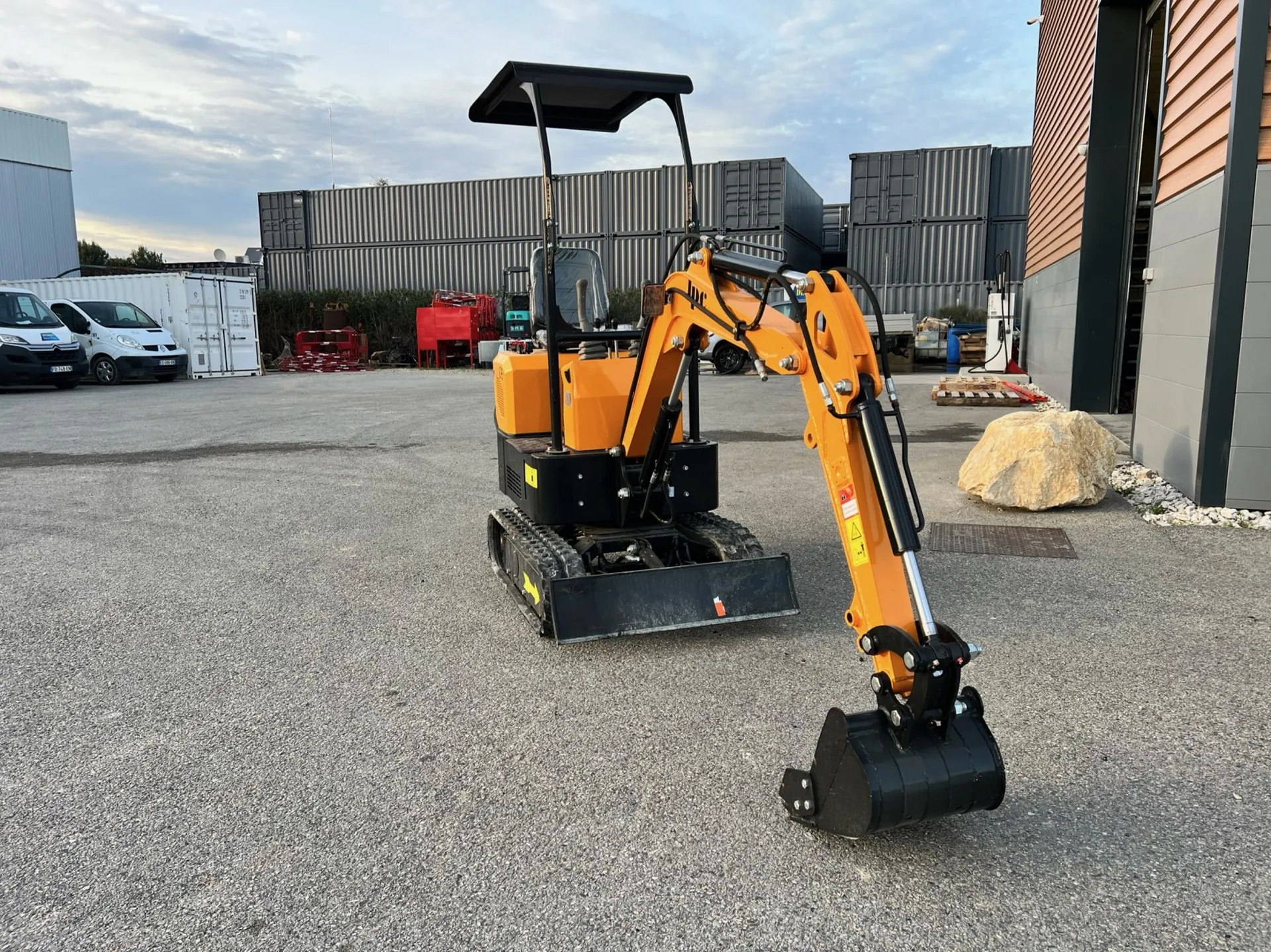 Location mini-pelle 1 tonne sans chauffeur Bouches du Rhône