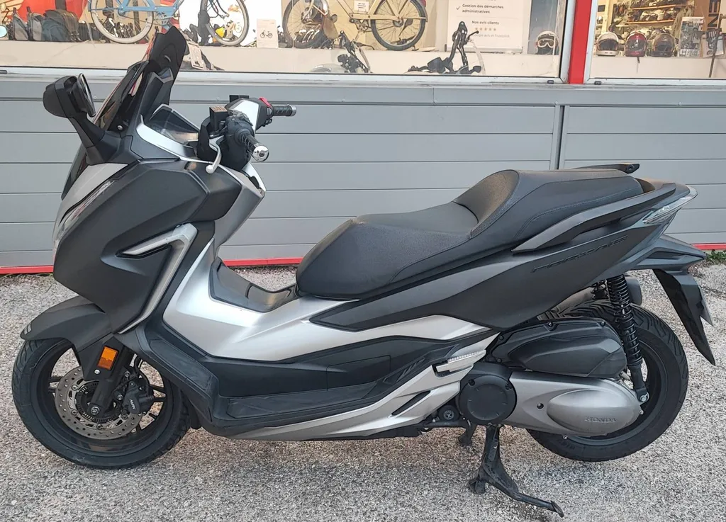 HONDA FORZA 300 DU 06/2019 AVEC 30900 KM.