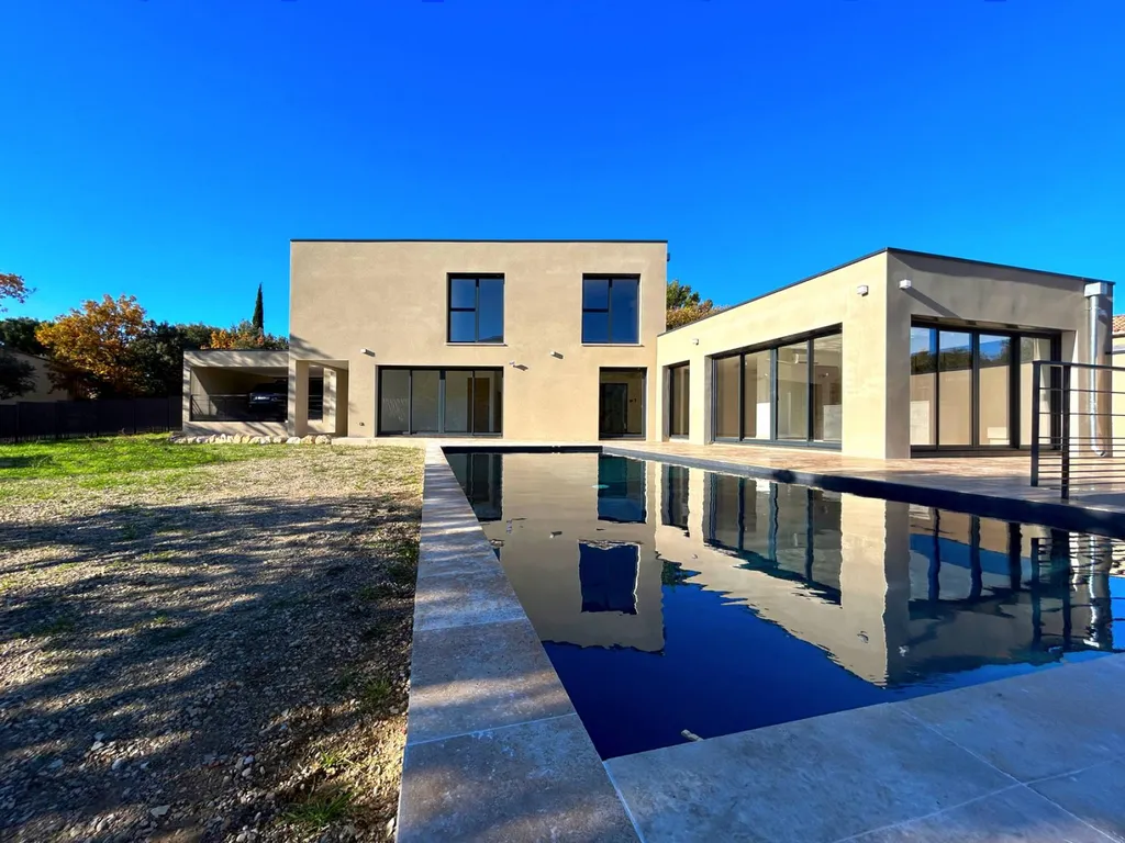 Maison d'architecte neuve avec piscine en position dominante à 10mn de Vaison la Romaine en Drôme provençale  