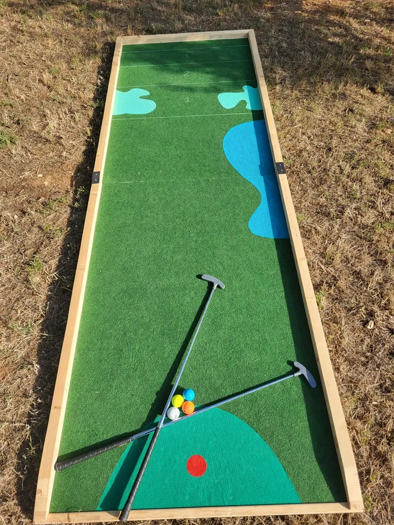 De Lunel à Sainte-Maxime, le sholf réinvente votre précision avec ce mélange unique entre golf et palets.