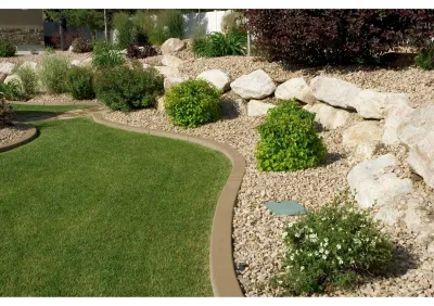 Conception d'un jardin avec enrochement dans le Gard