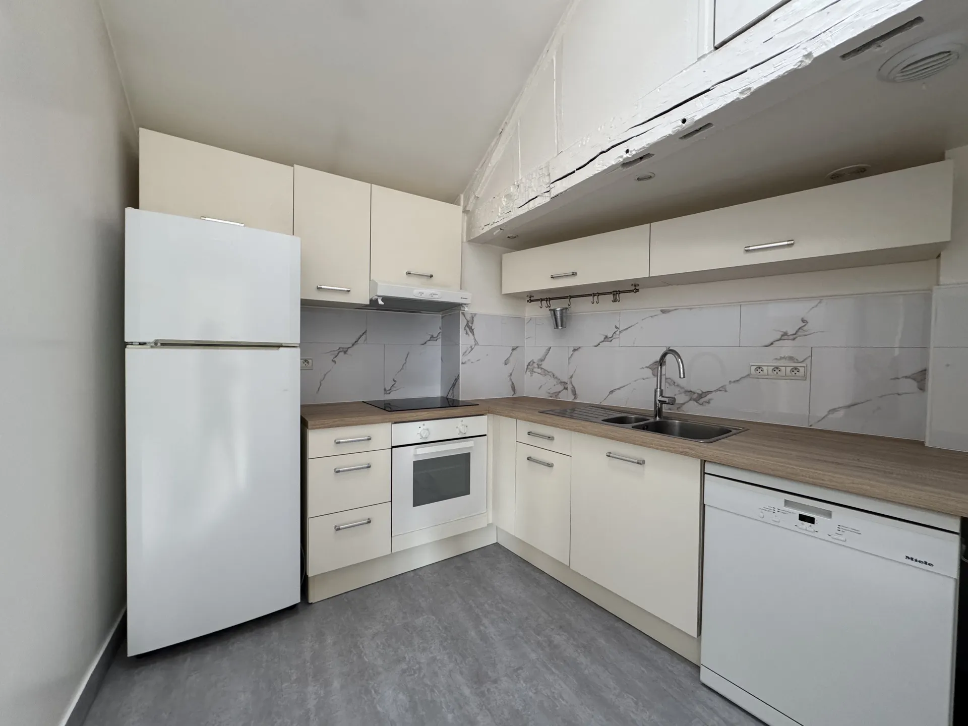 Centre ville, bel appartement 141 M² en duplex 3ème et 4ème étage dans une petite copropriété entretenue bien tenue  à Saint-Germain-en-Laye.
