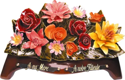 céramique florale en arceau garantie contre gel disponible en magasin aux Pompes Funèbres Pinault à Rillieux la Pape