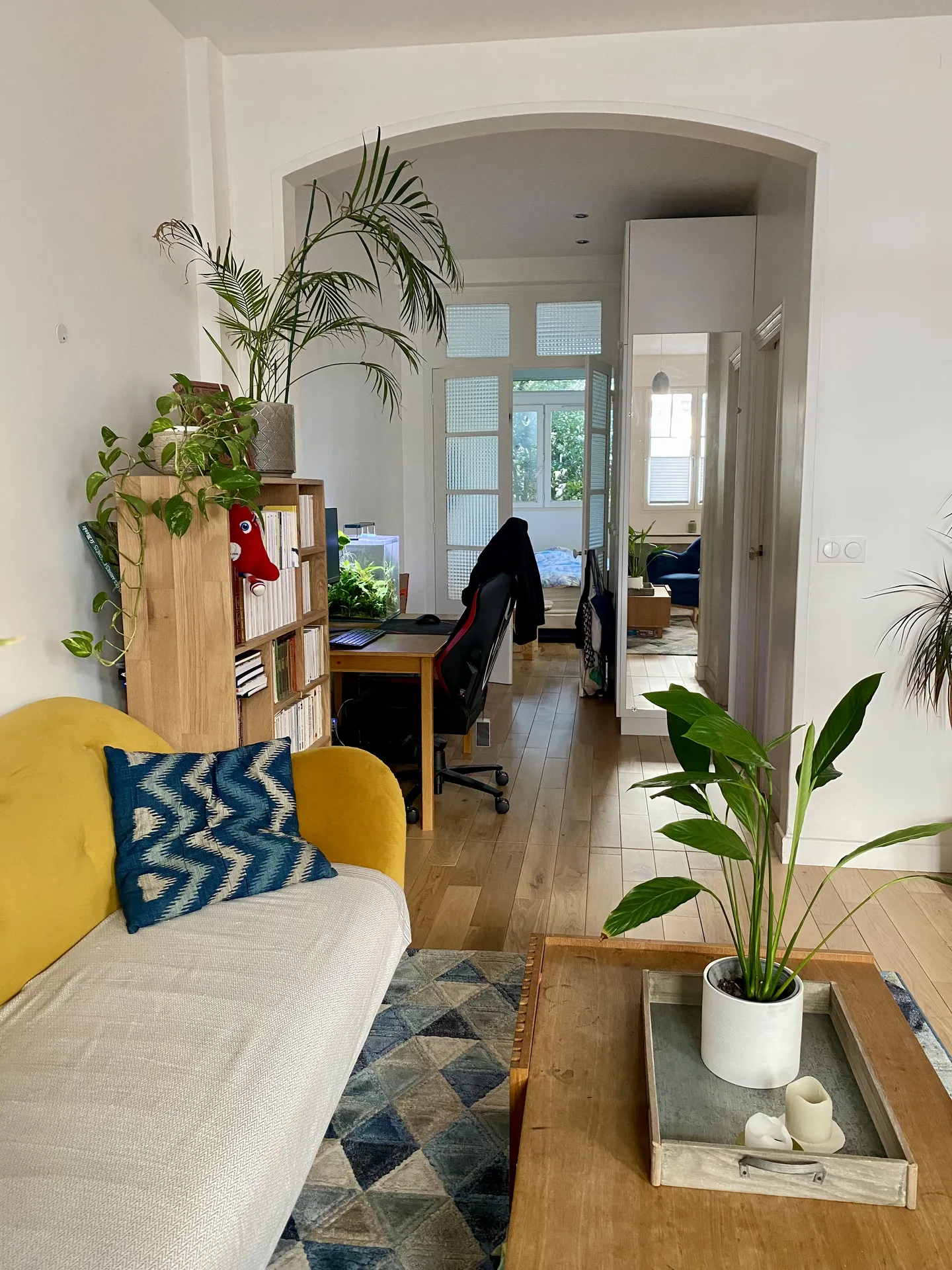 Vue salon vers chambre et véranda plein centre du Vésinet proche RERA