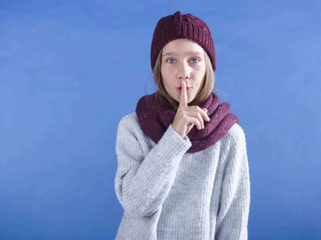 Photographe d'accessoires textile bonnet écharpe