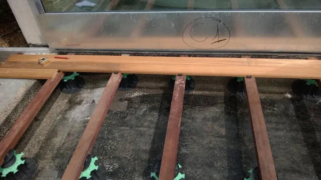 Plots & Visseries pour le Système de Terrasse Vetedy Softline