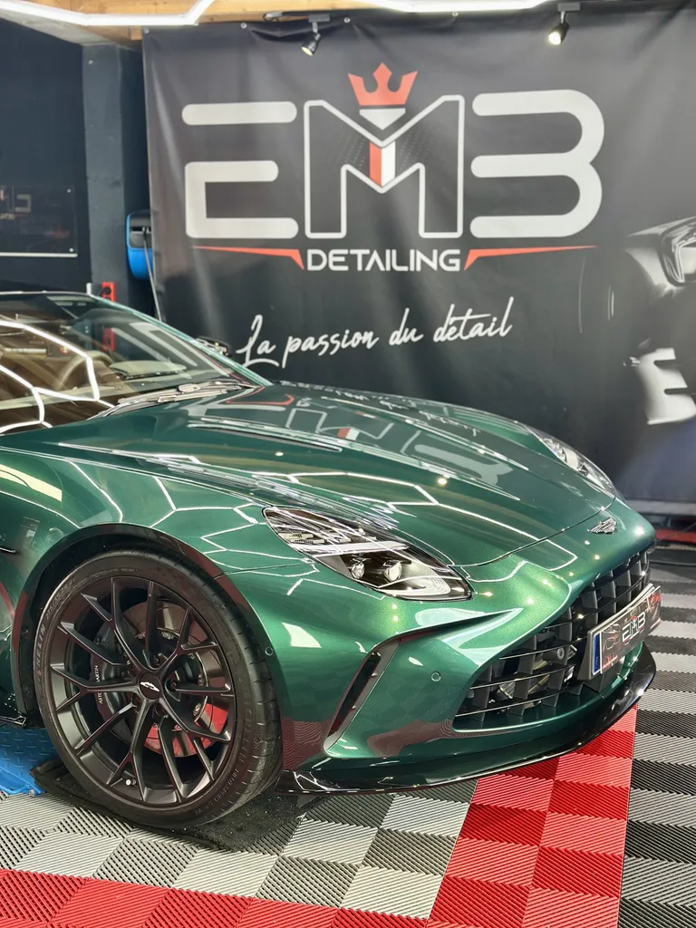 protection carrosserie PPF traitement céramique sur Aston martin Vantage Lyon 