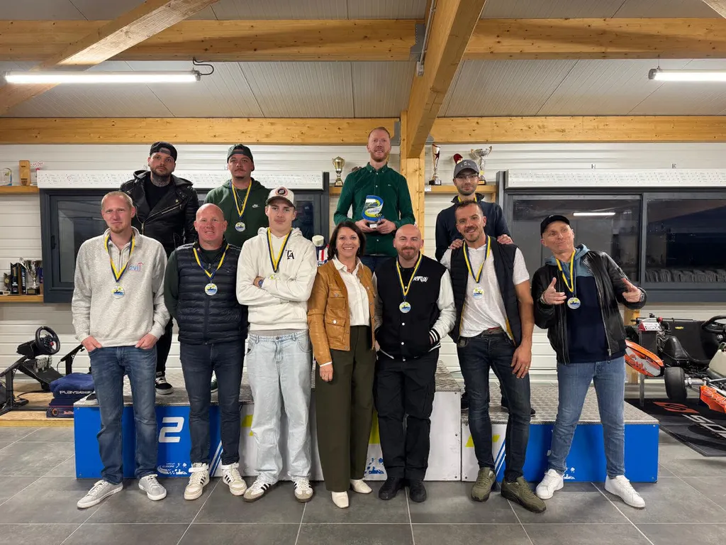 Repas annuel de l'entreprise 2VI PEINTURE.
Convivialité et Détente au CIRCUIT DE L'EUROPE