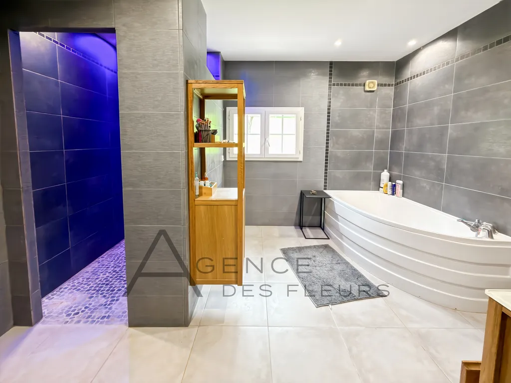 A vendre maison de 188 m² édifiée sur 4700 m² de terrain sur la commune de OISSEL