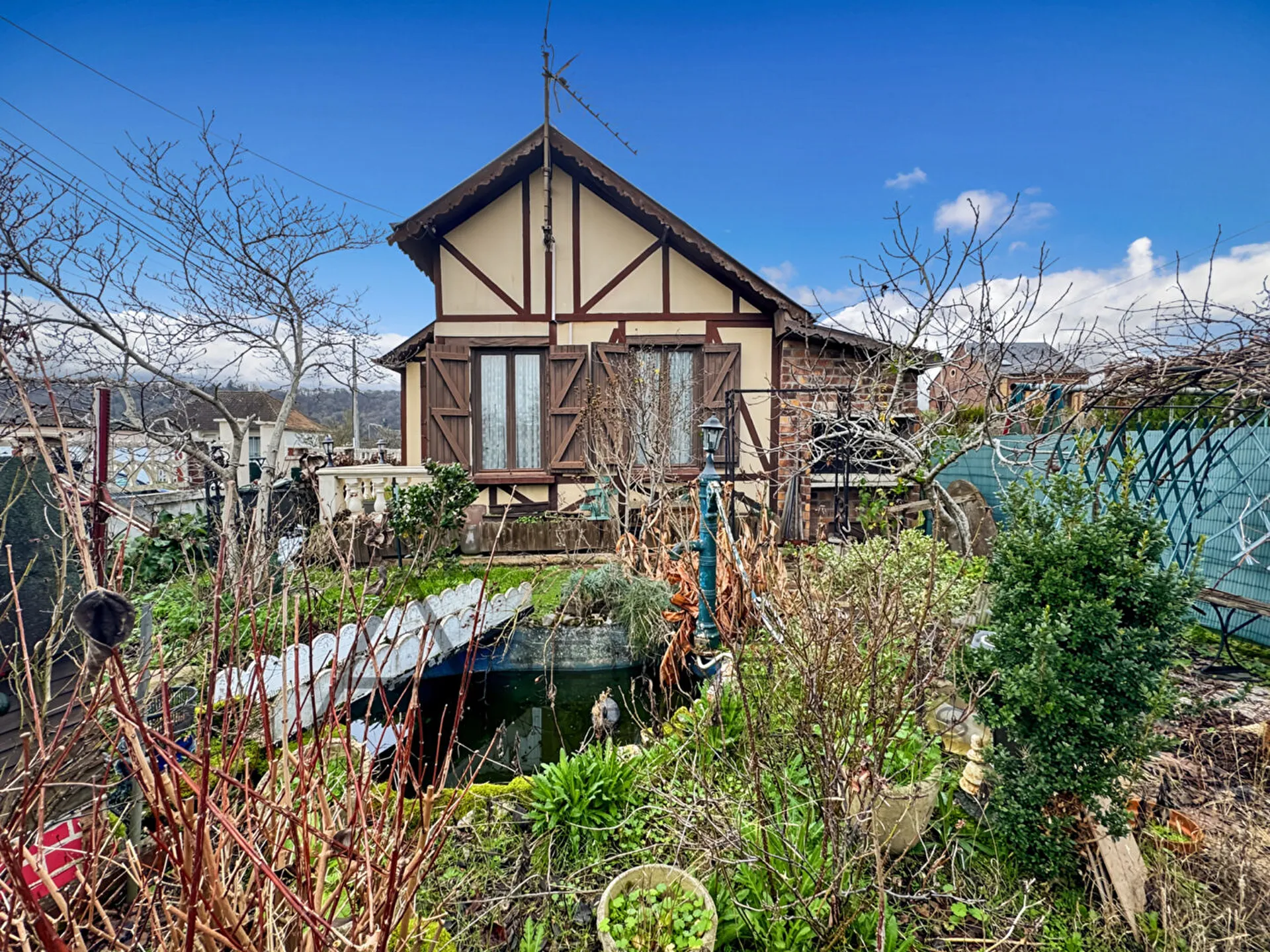 A vendre maison ancienne à rénover 78 m² sur un terrain de 472 m² sur la commune de Saint-Aubin-les-Elbeuf 76410