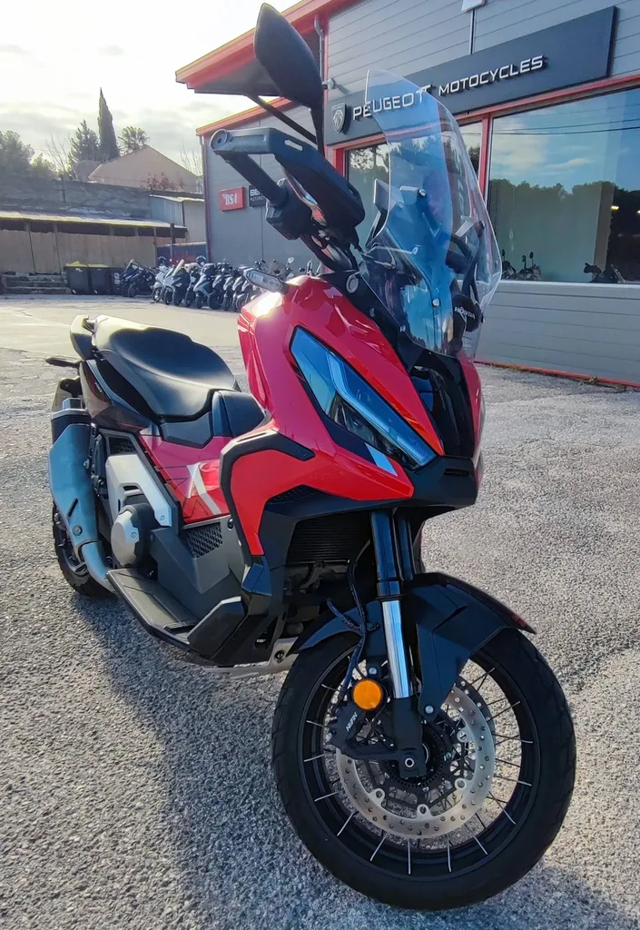 HONDA X-ADV 750 DU 01/2024 AVEC 450 KM.