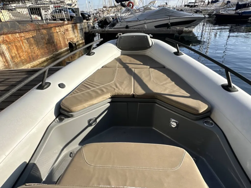 GRAND Golden Line G750 – Semi-rigide haut de gamme disponible en occasion à Six-Fours-les-Plages