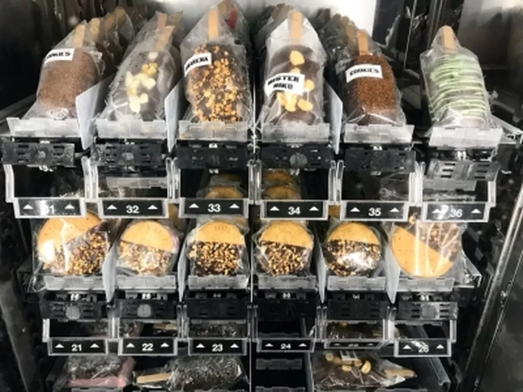 Vente de distributeur automatique de glaces artisanales et sorbets avec système de paiement sans contact en France