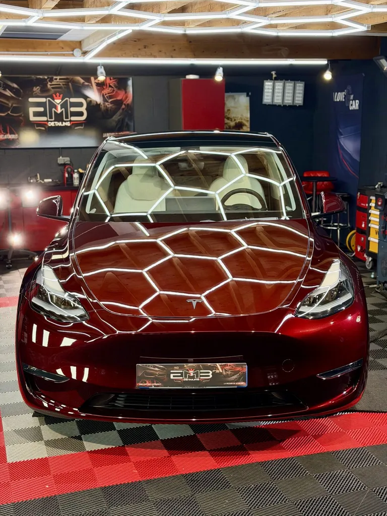 Protection céramique Tesla Model Y à Vaugneray – Sublimer et préserver votre SUV électrique près de Lyon