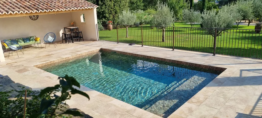 PVC armé piscine Sommières près d'Alès