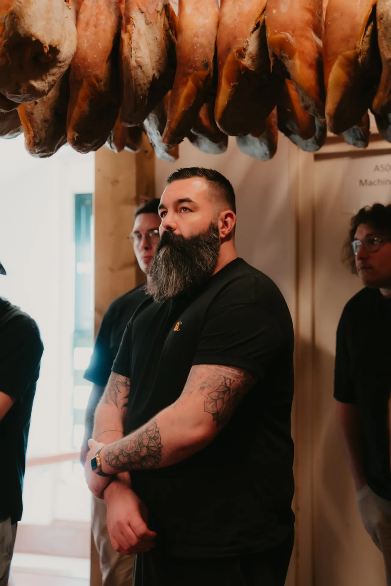 Notre visite unique à la charcuterie Mayté à Saint-Jean-le-Vieux, à la découverte de son savoir-faire et du Béret Basque, désormais disponible dans nos boutiques à Toulouse.