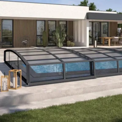 Construction d'une piscine coque de moins de 10m2 avec un abris bas au Le Barp