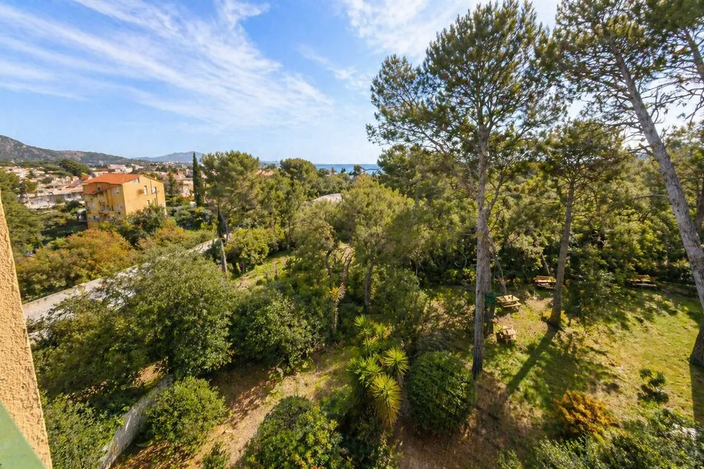 Estimation appartement 3 pièces avec balcons garage et vue dégagée à Sanary-sur-Mer secteur Mont d’Or proche mer et centre-ville