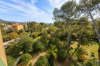 Estimation appartement 3 pièces avec balcons garage et vue dégagée à Sanary-sur-Mer secteur Mont d’Or proche mer et centre-ville