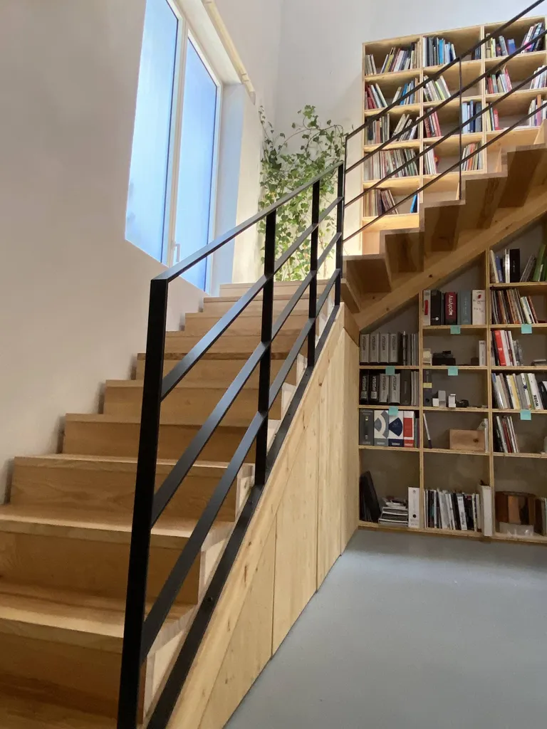Etude, conception et réalisation d'un escalier 1/4 tournant avec aménagements ouverts et fermés sous escalier, à Bordeaux Centre
