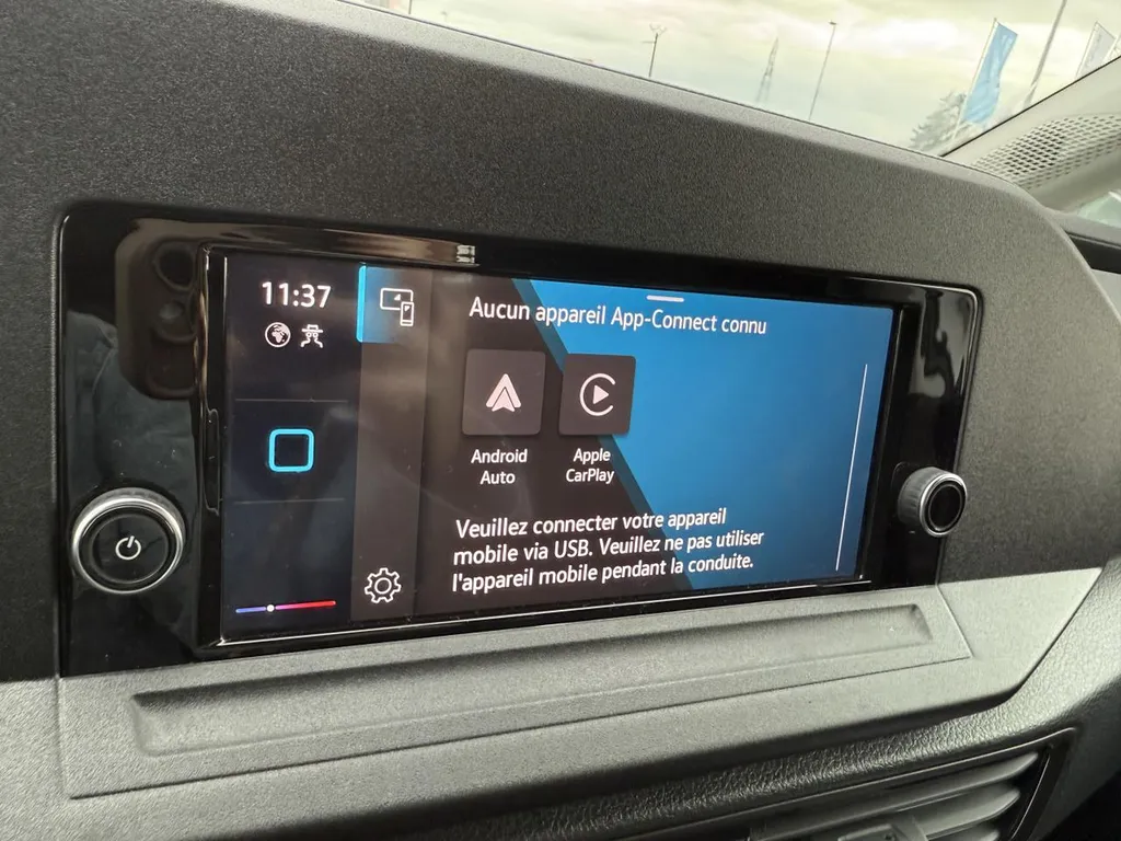 Volkswagen Caddy Cargo Maxi d’occasion à Rouen : utilitaire diesel 102 ch disponible chez votre concessionnaire Caudebec Automobiles.