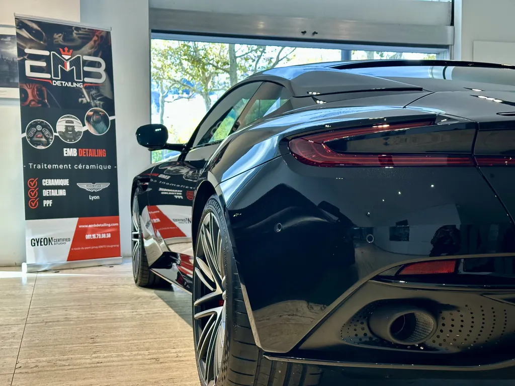 detailing protection carrosserie traitement céramique Aston Martin DB12 Lyon