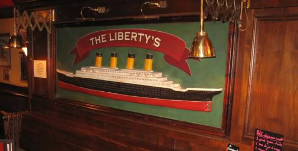 The Liberty's Hôtel**, bar, pub Villefranche-sur-Saône