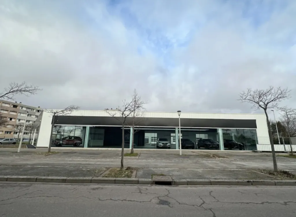 LE HAVRE - ENSEMBLE IMMOBILEIR A DESTINATION D'ACTIVITES ET DE COMMERCE DE 1 400 m²