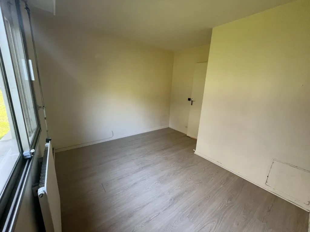 Possibilité de louer une place de parking en sous-sol : +90€/mois (en plus du loyer)