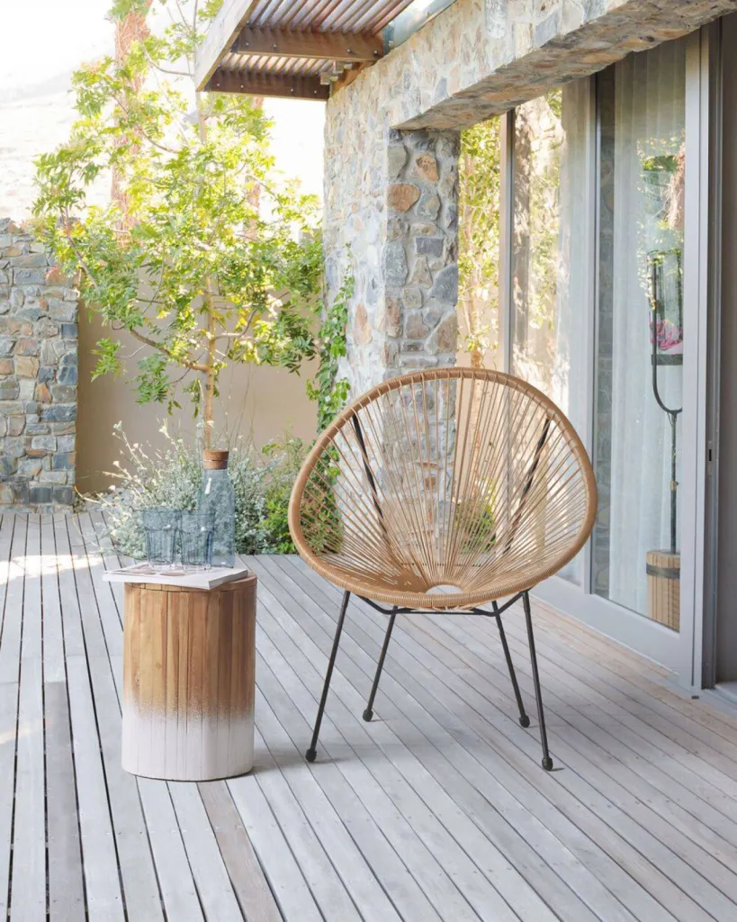 Chaise acapulco beige dans le var