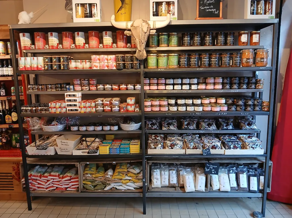 Trouver une épicerie fine à Aigues-Mortes avec produits Camargue, vins locaux et idées apéritif près de Montpellier, Nîmes et Arles