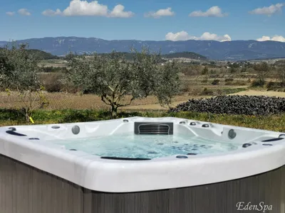spa jacuzzi canadien pertuis