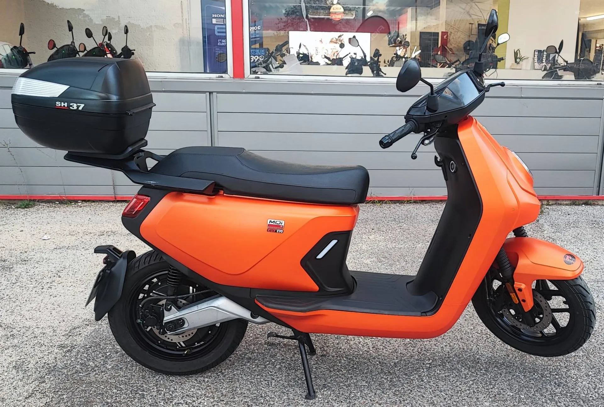 SCOOTER ÉLECTRIQUE OCCASION NIU MQI GT 100 ORANGE ÉQUIVALENT 125cc AVEC 2900 KM.