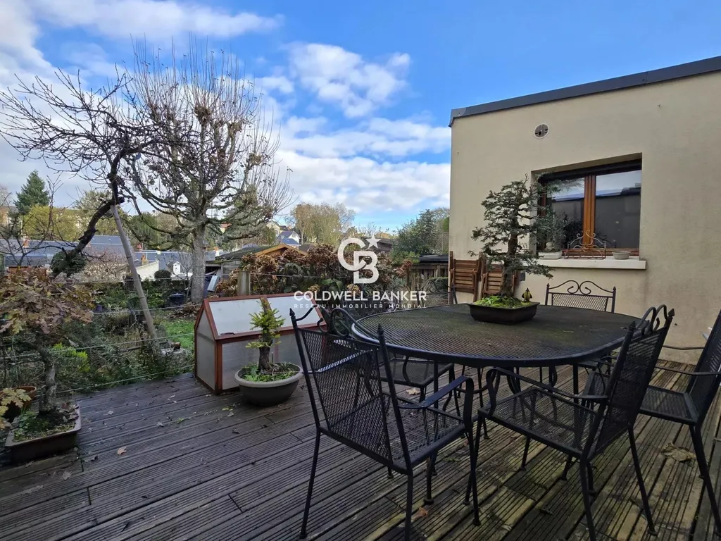 Acheter une maison familiale avec vues dégagées, terrasse intimiste et cheminée dans le secteur Prémartine proche centre-ville du Mans