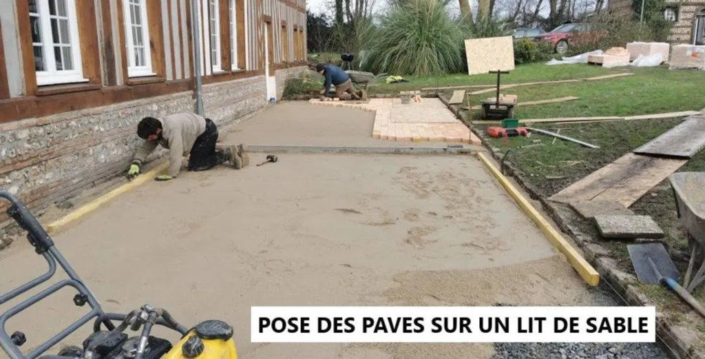 Pose des pavés sur lit de sable 