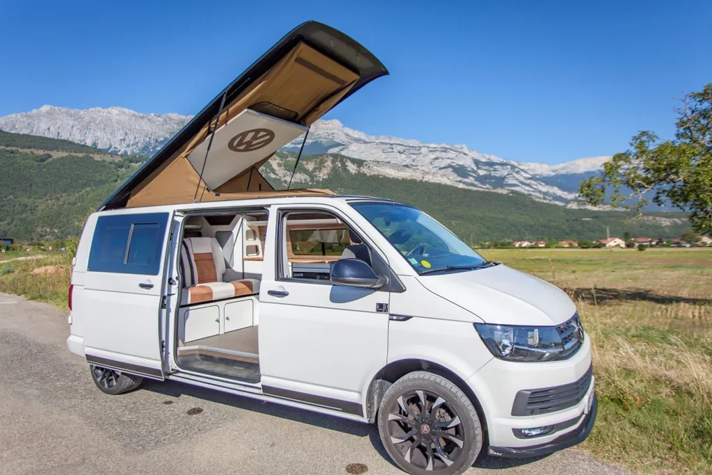 Spécialiste de la Pose de toit relevable sur VW Transporter T6 L2H1 à Paris
