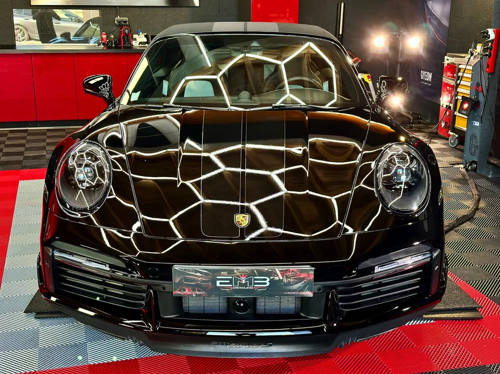 protection PPF automobile Lyon traitement céramique carosserie Porsche 992 Turbo S cabriolet 