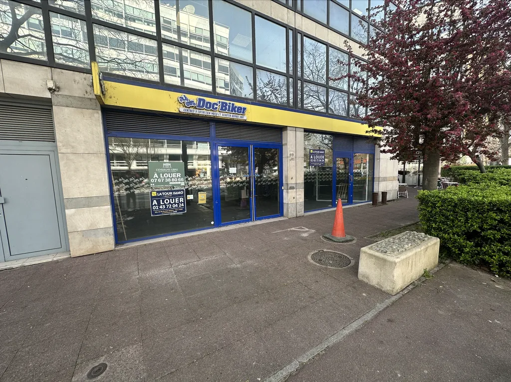 Location - Boutique 156 m², Issy Val de Seine, Rue Rouget de Lisle 92130 ISSY-LES-MOULINEAUX