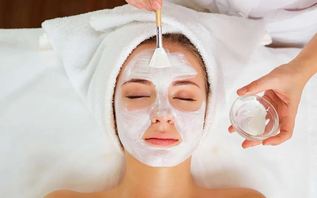 Soins du visage purifiant pour peau grasse avec nettoyage des impuretés et régulation du sébum pour retrouver une peau nette proche Gradignan