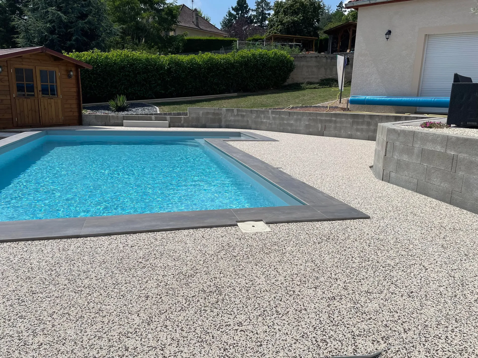 creation de terrasse en moquette de pierre